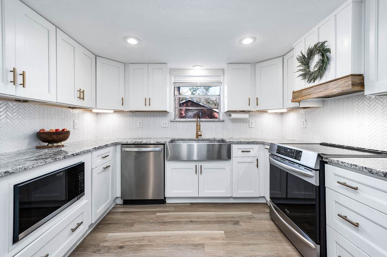 26715 Maplewood Drive - Photo 1