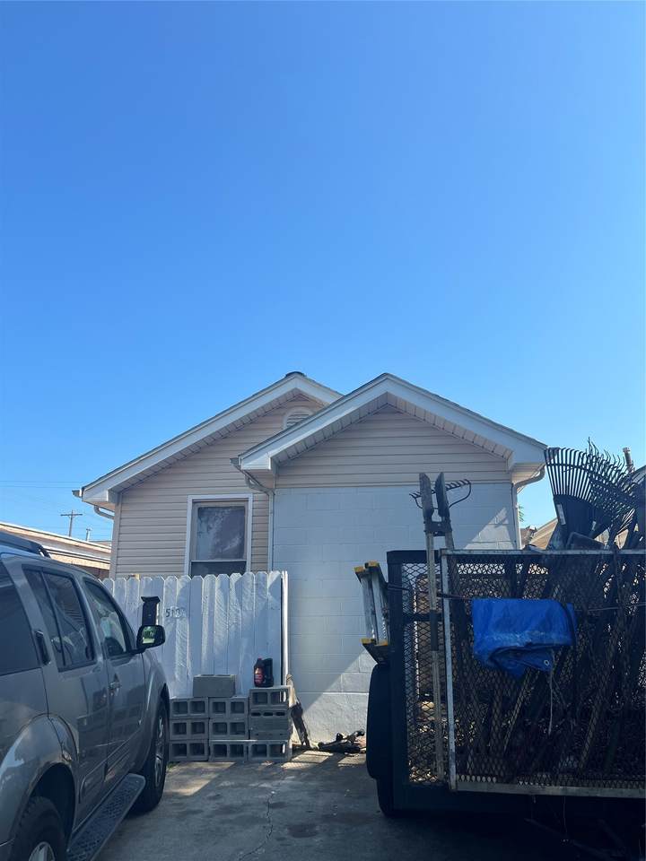 5107 Avenue Q 1/2 - Photo 1