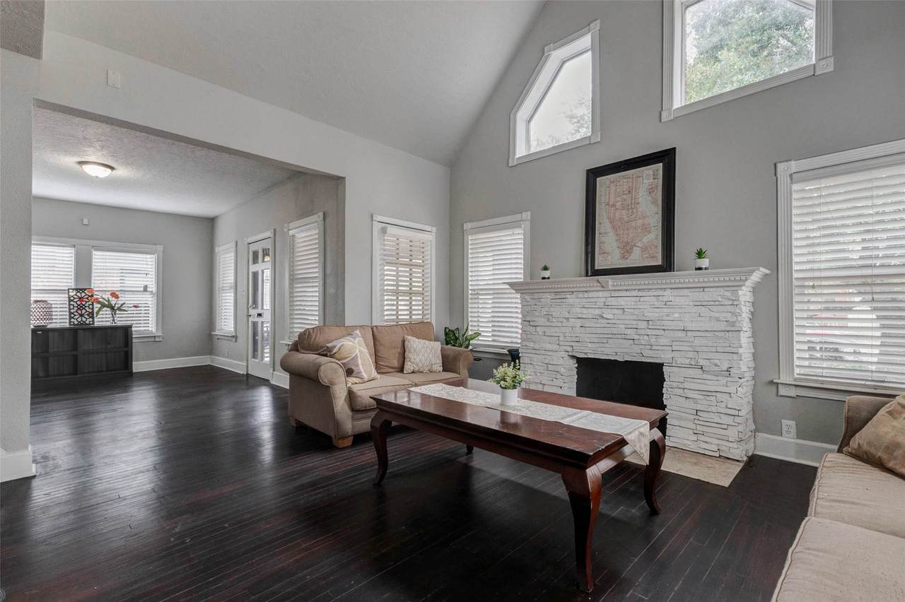 2410 Cleburne Street - Photo 1
