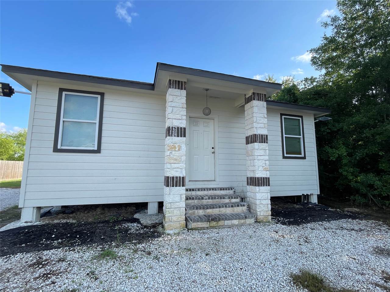 884 County Road 3550 - Photo 1