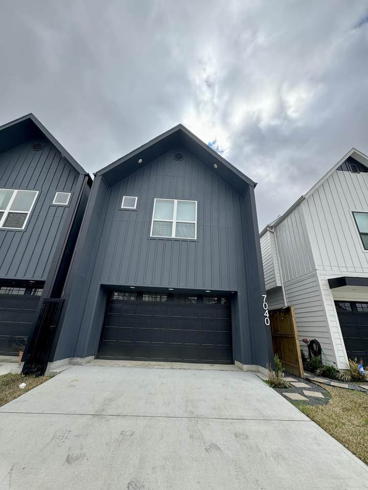 7040 Avenue - Photo 1