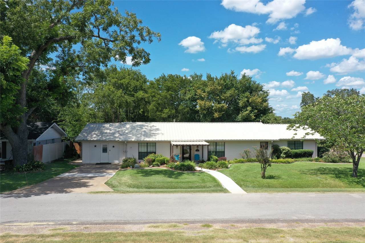 403 Hall Street - Photo 1