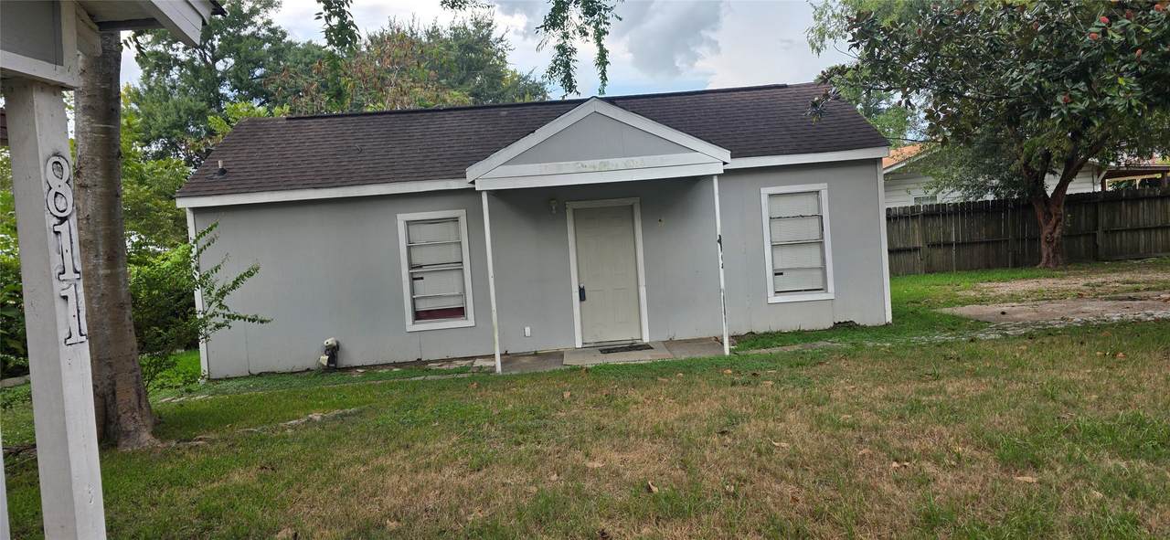 813 Avenue D - Photo 1