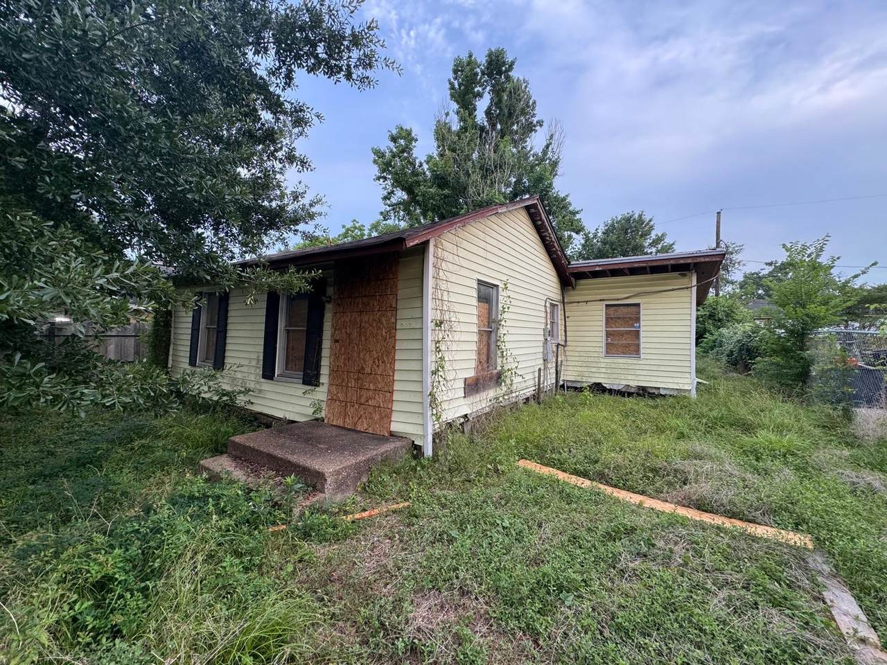 5118 Senior Street - Photo 1