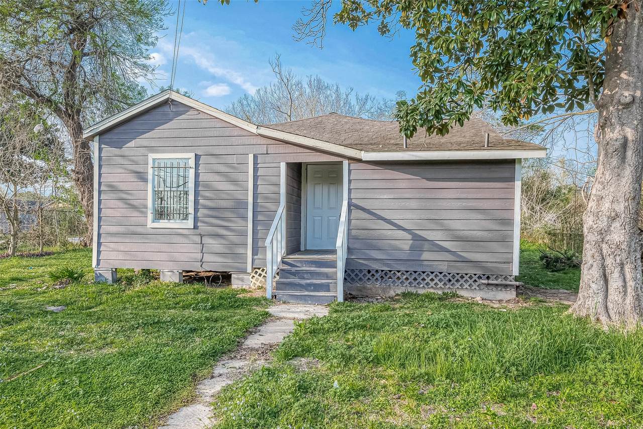 8304 Darien Street - Photo 1