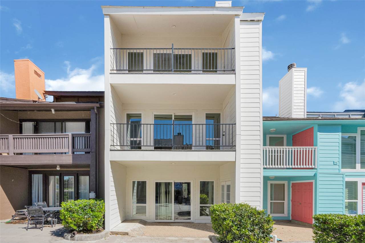 2022 Lakewood Court - Photo 1