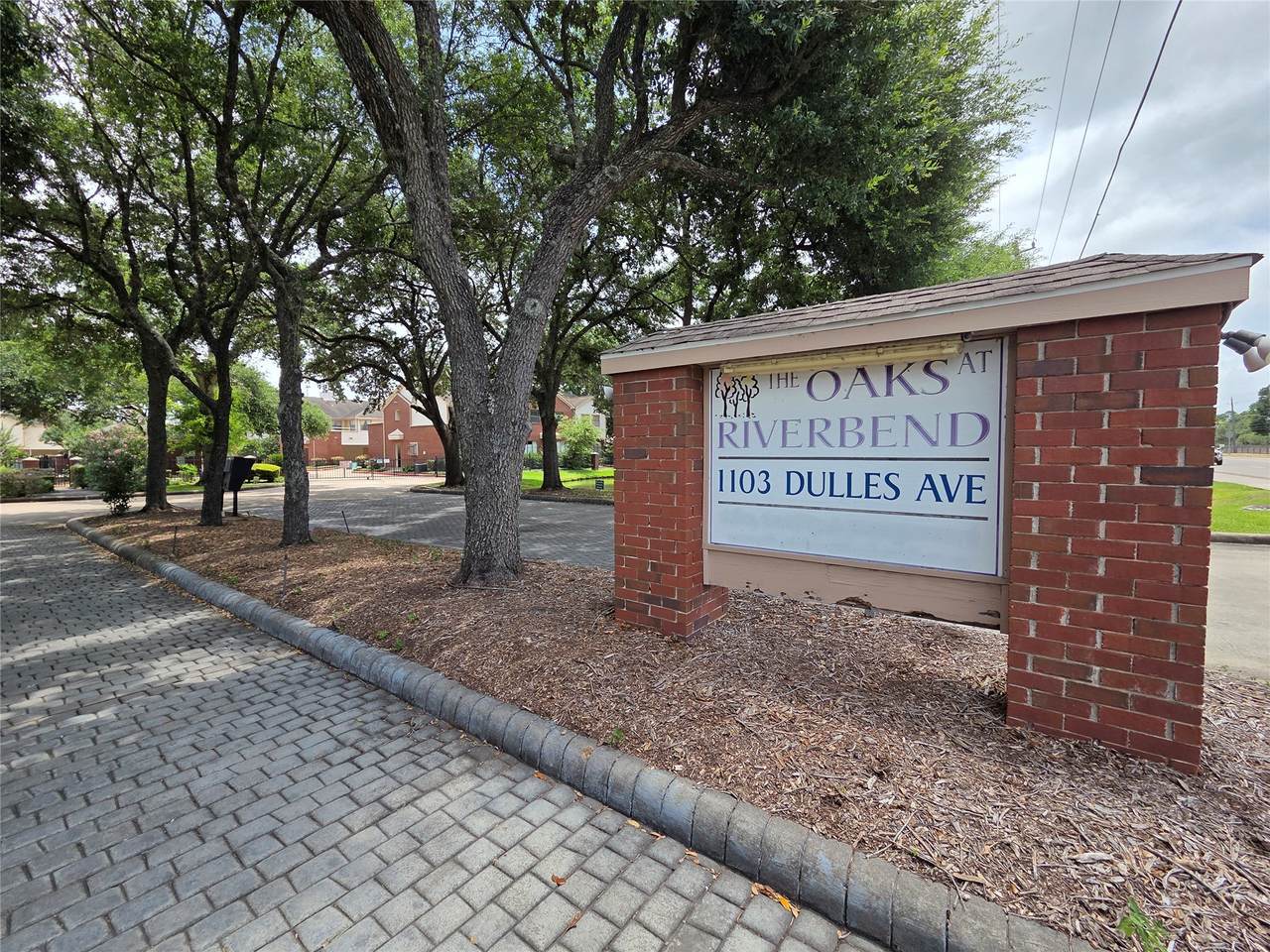 1103 Dulles Avenue - Photo 1
