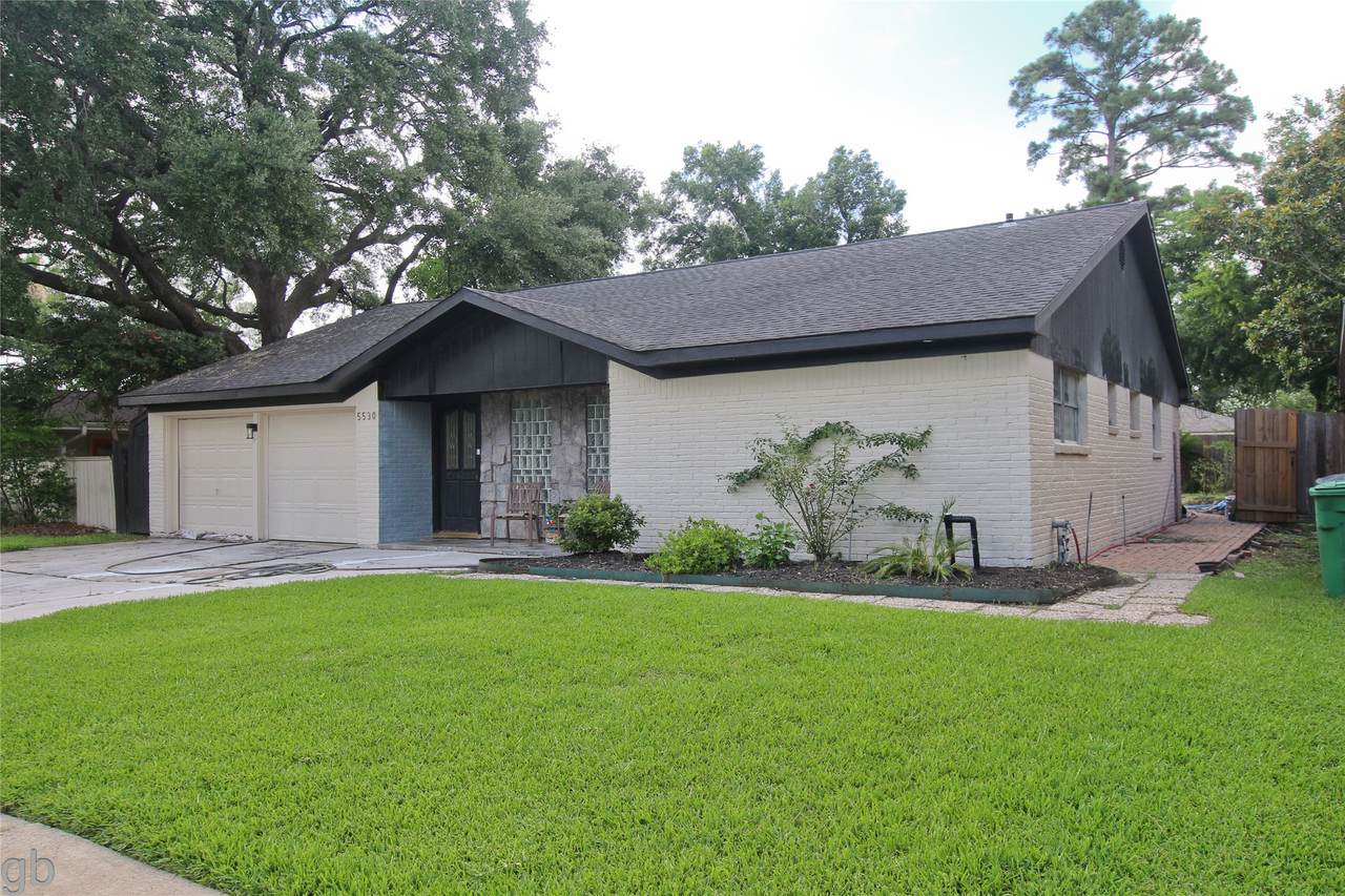 5530 Loch Lomond Drive - Photo 1