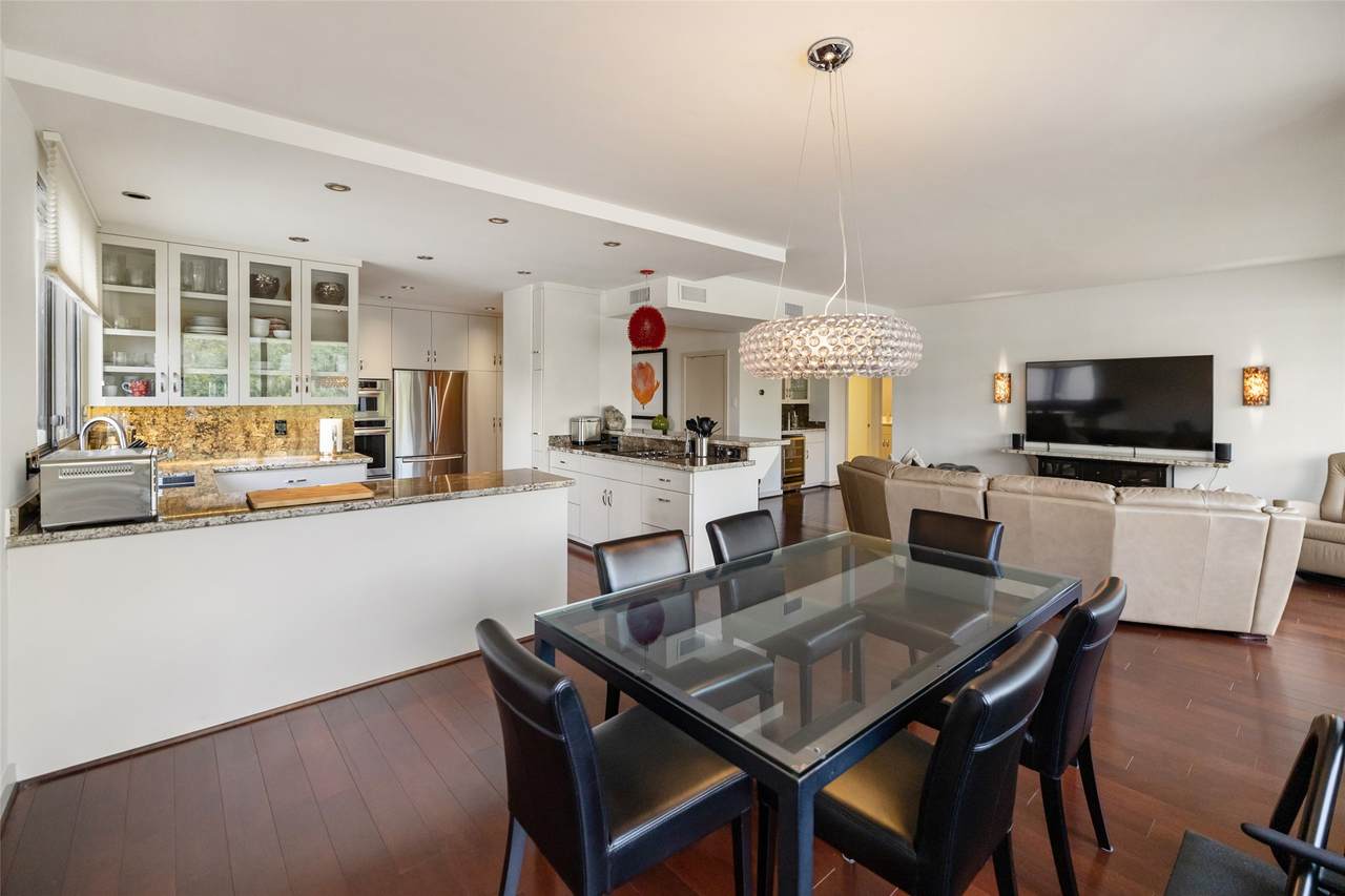 49 Briar Hollow Lane - Photo 1