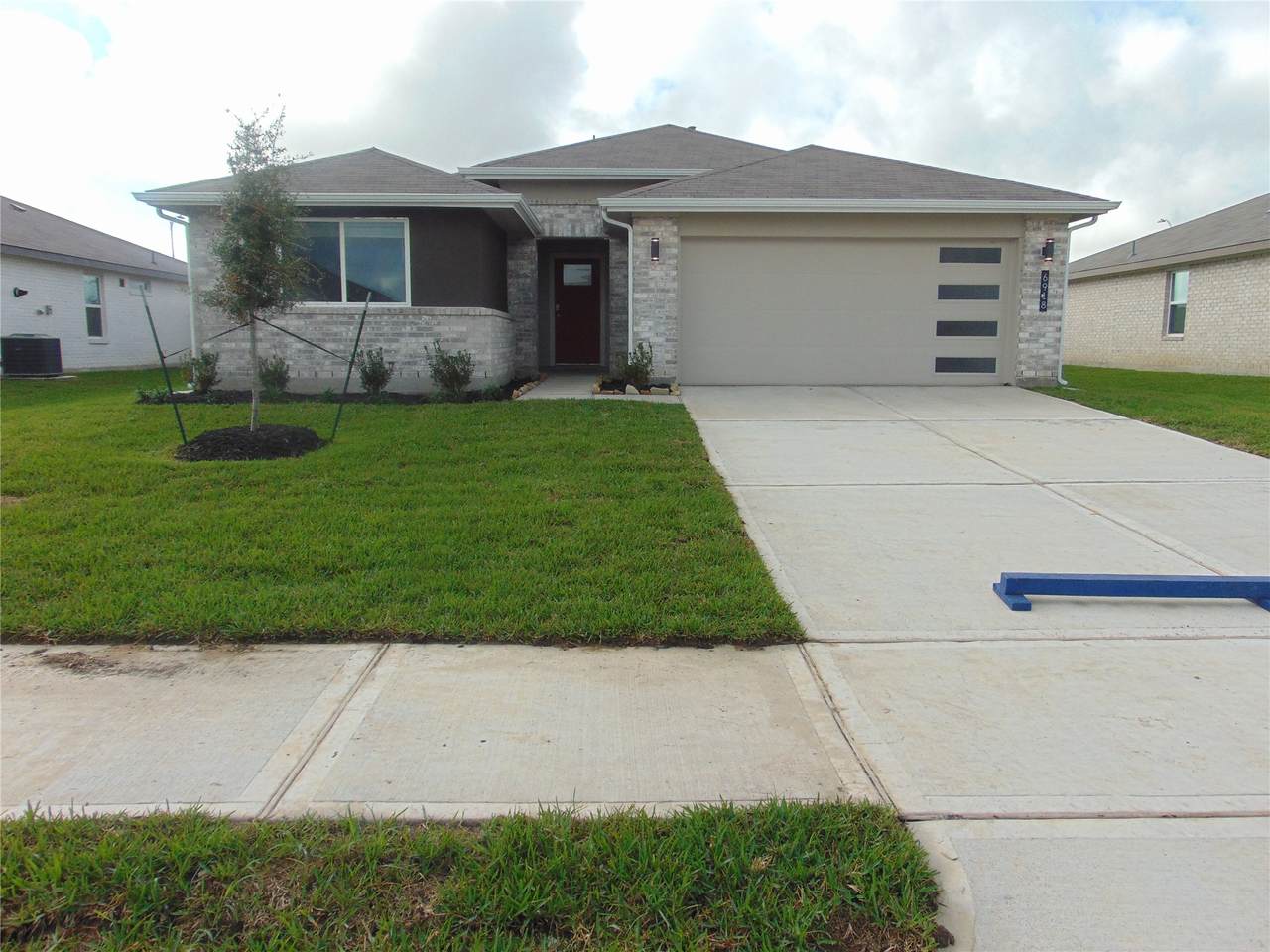 6918 Morales Way - Photo 1