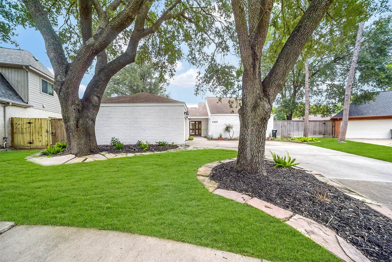 2303 Willow Lake Drive - Photo 1