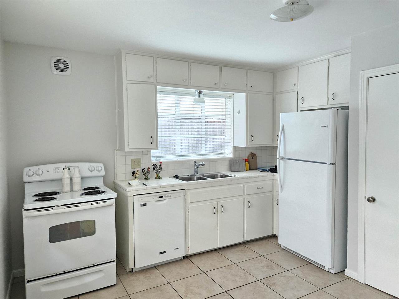2049 Sheridan Street - Photo 1