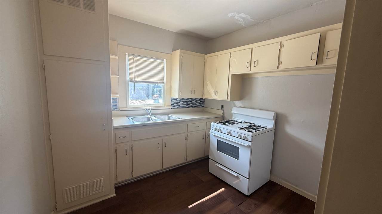 1624 Holman Street - Photo 1