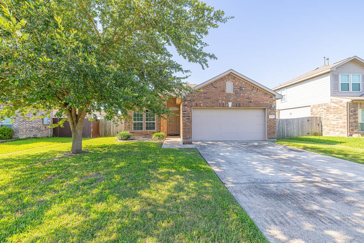 3818 Hunters Trail - Photo 1