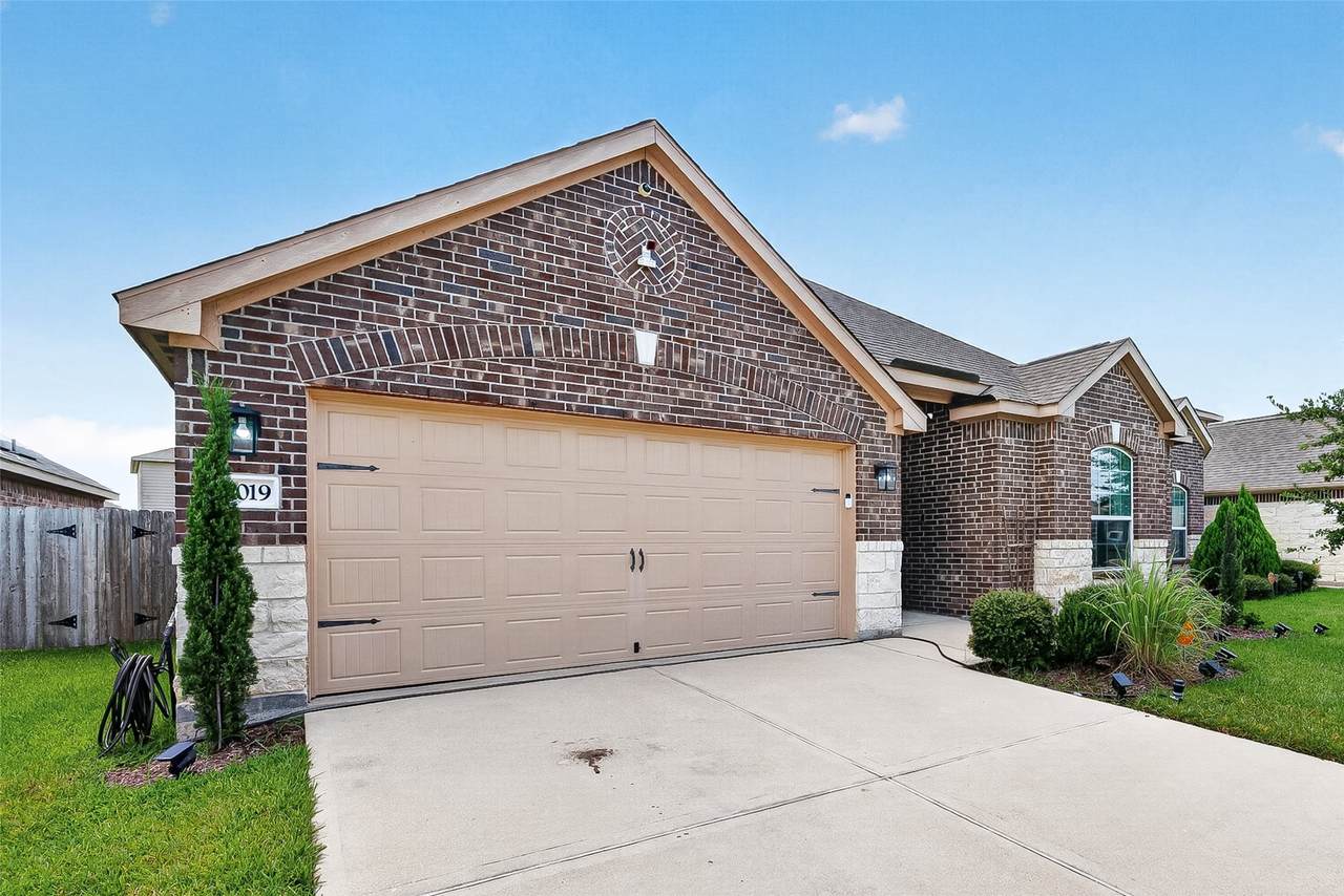 21019 Echo Manor Drive - Photo 1