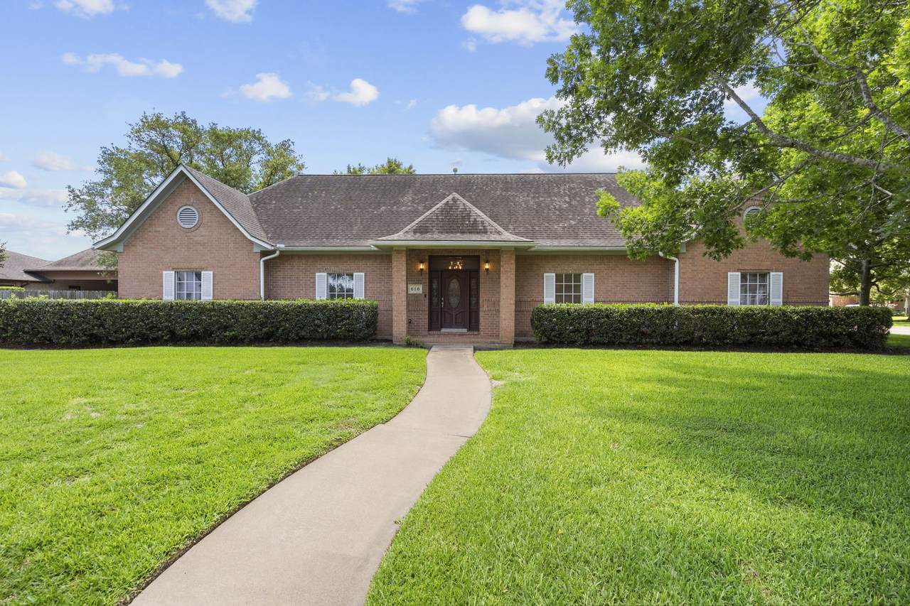 616 Westwood Circle - Photo 1