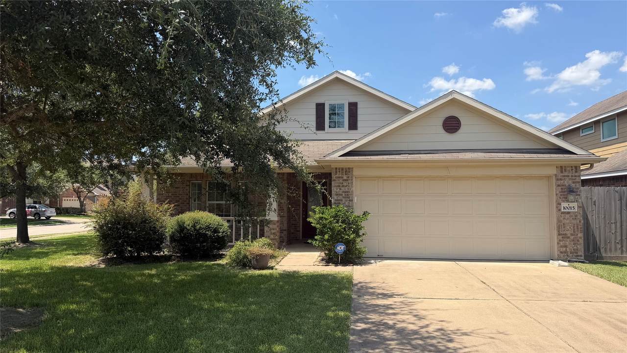 10015 Lynnwood Drive - Photo 1