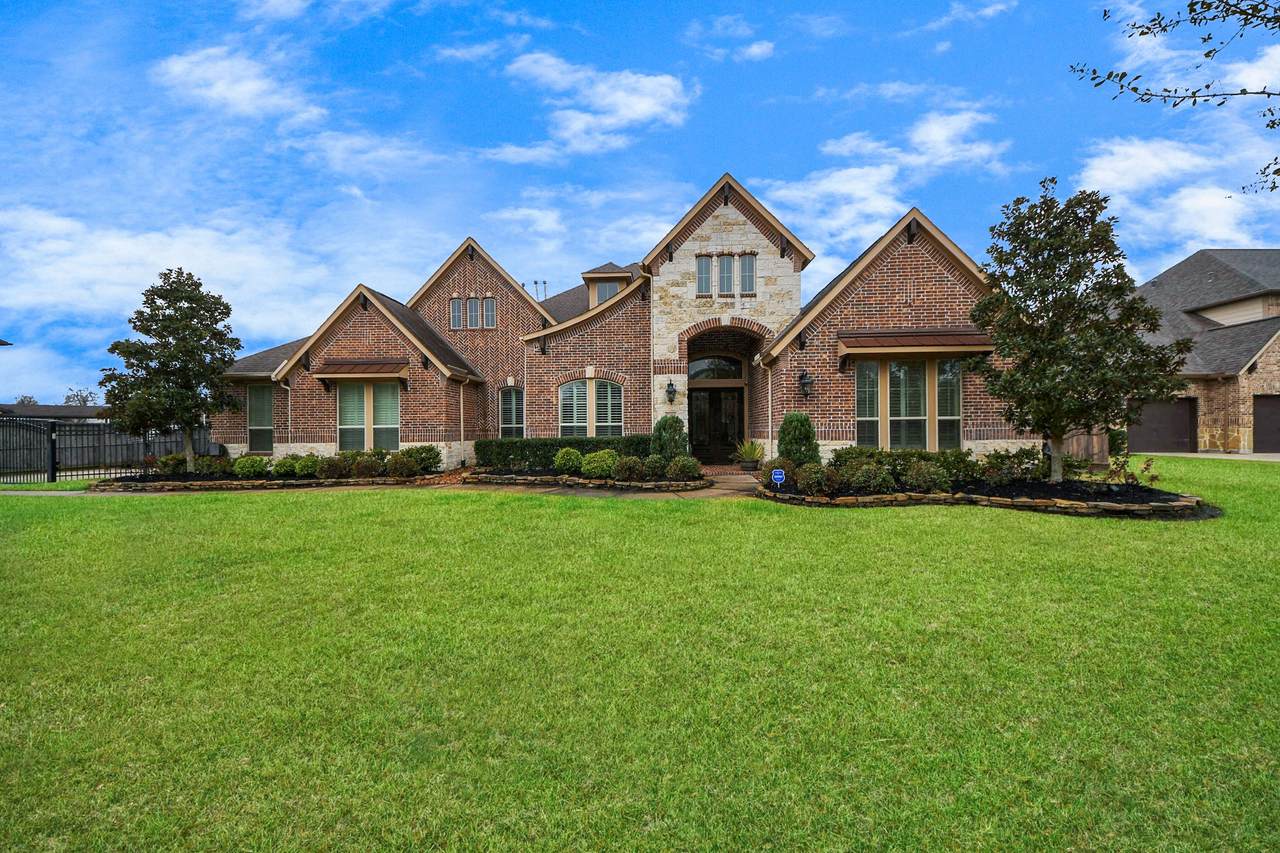 17819 Country Cove - Photo 1