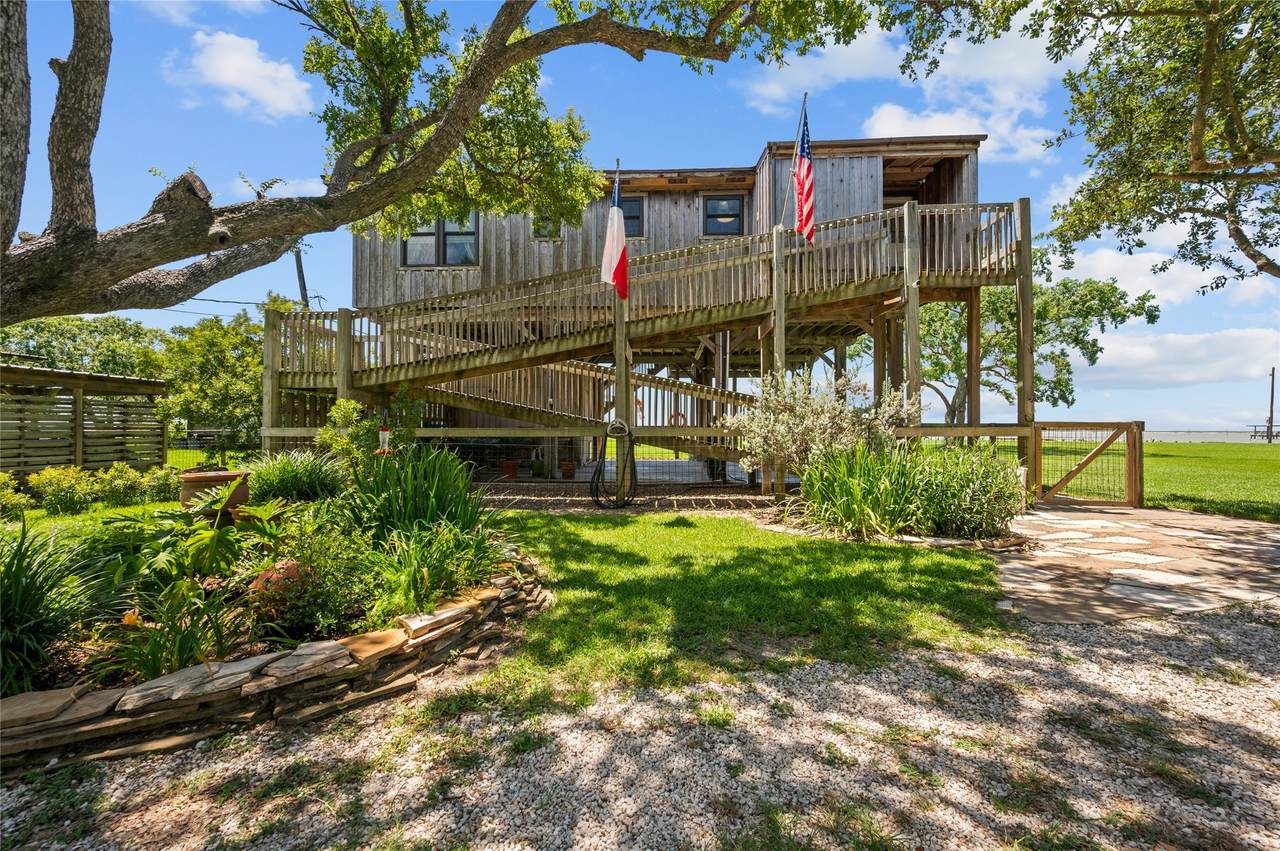 5400 Bayside Drive - Photo 1