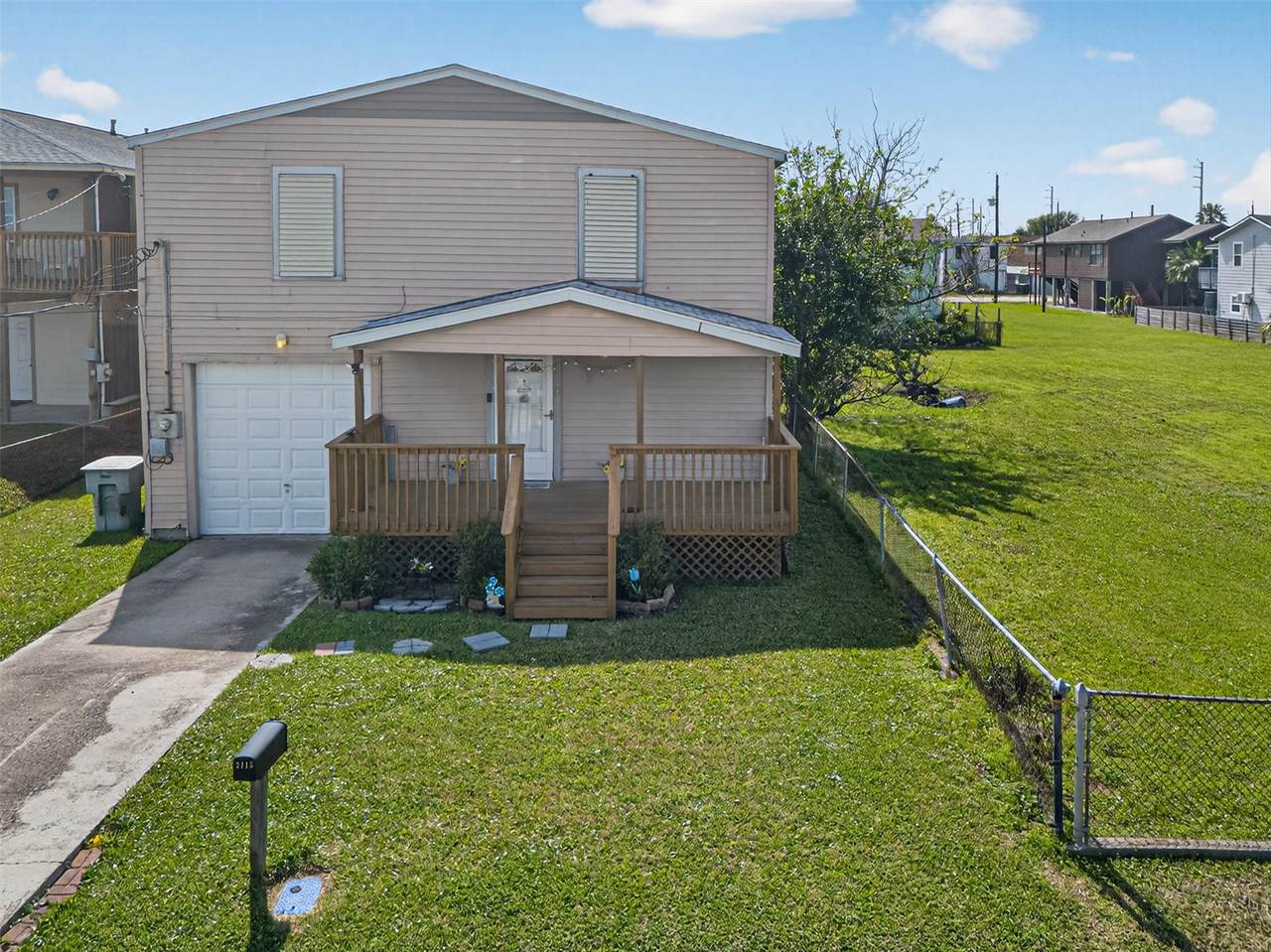 2115 Hollywood Avenue - Photo 1