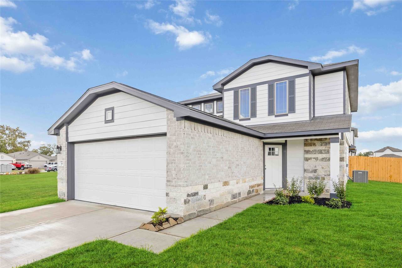 819 Clear Valley Lane - Photo 1