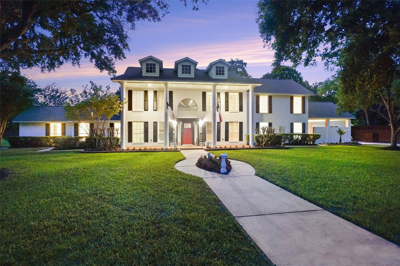 1910 Avenue L - Photo 1