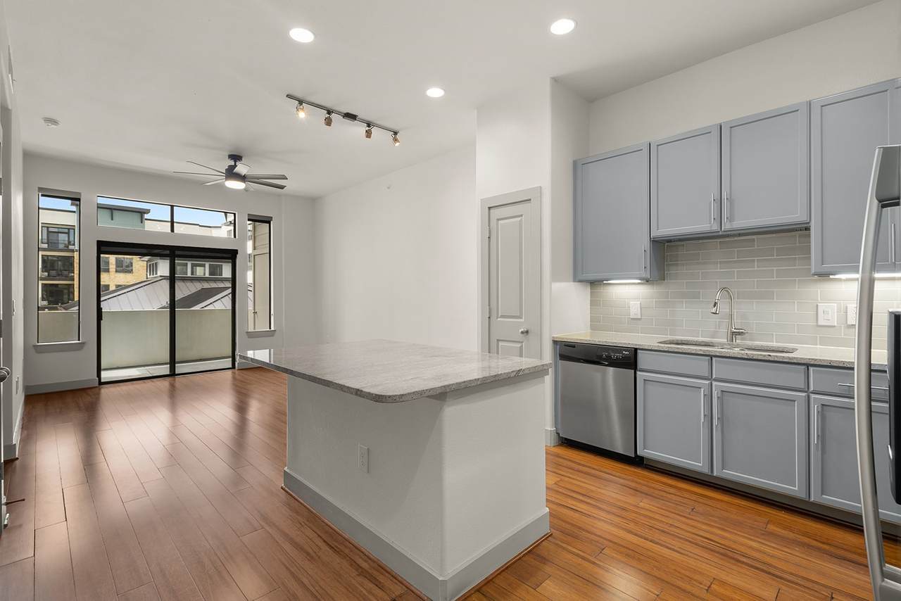 1616 W Dallas Street - Photo 1