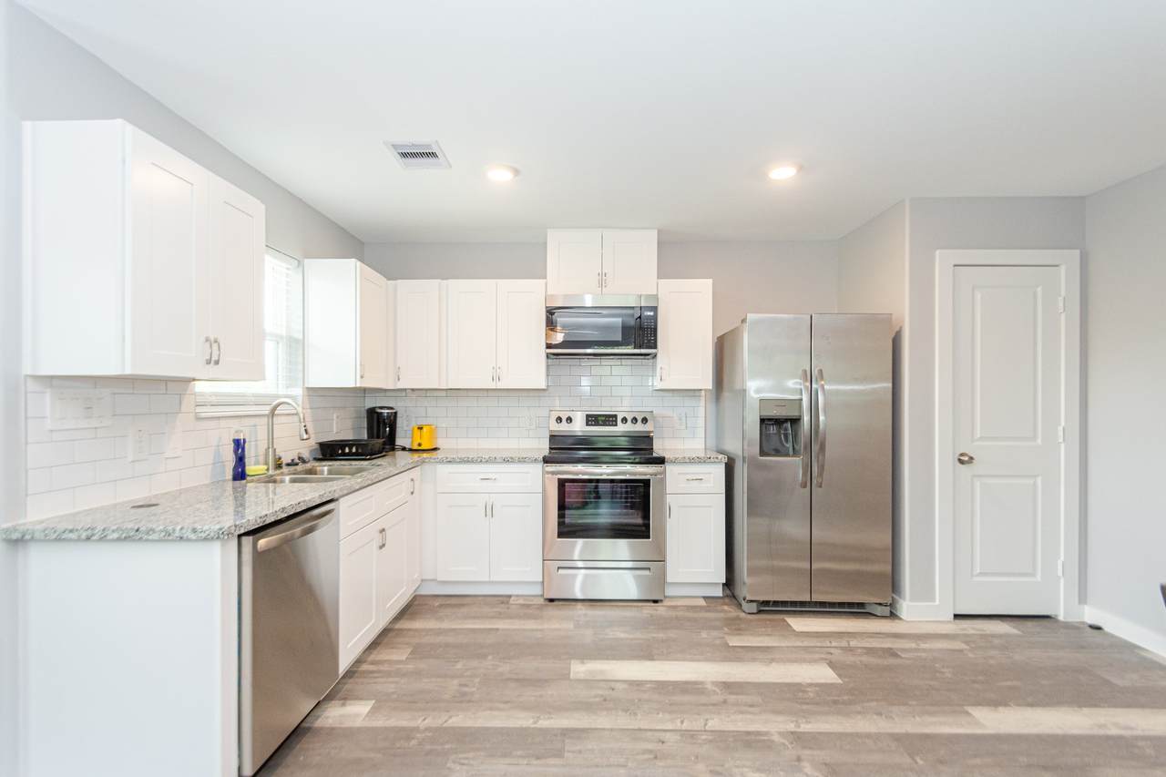 618 Maple Way - Photo 1