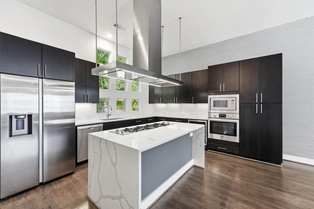 2338 Commerce Street - Photo 1