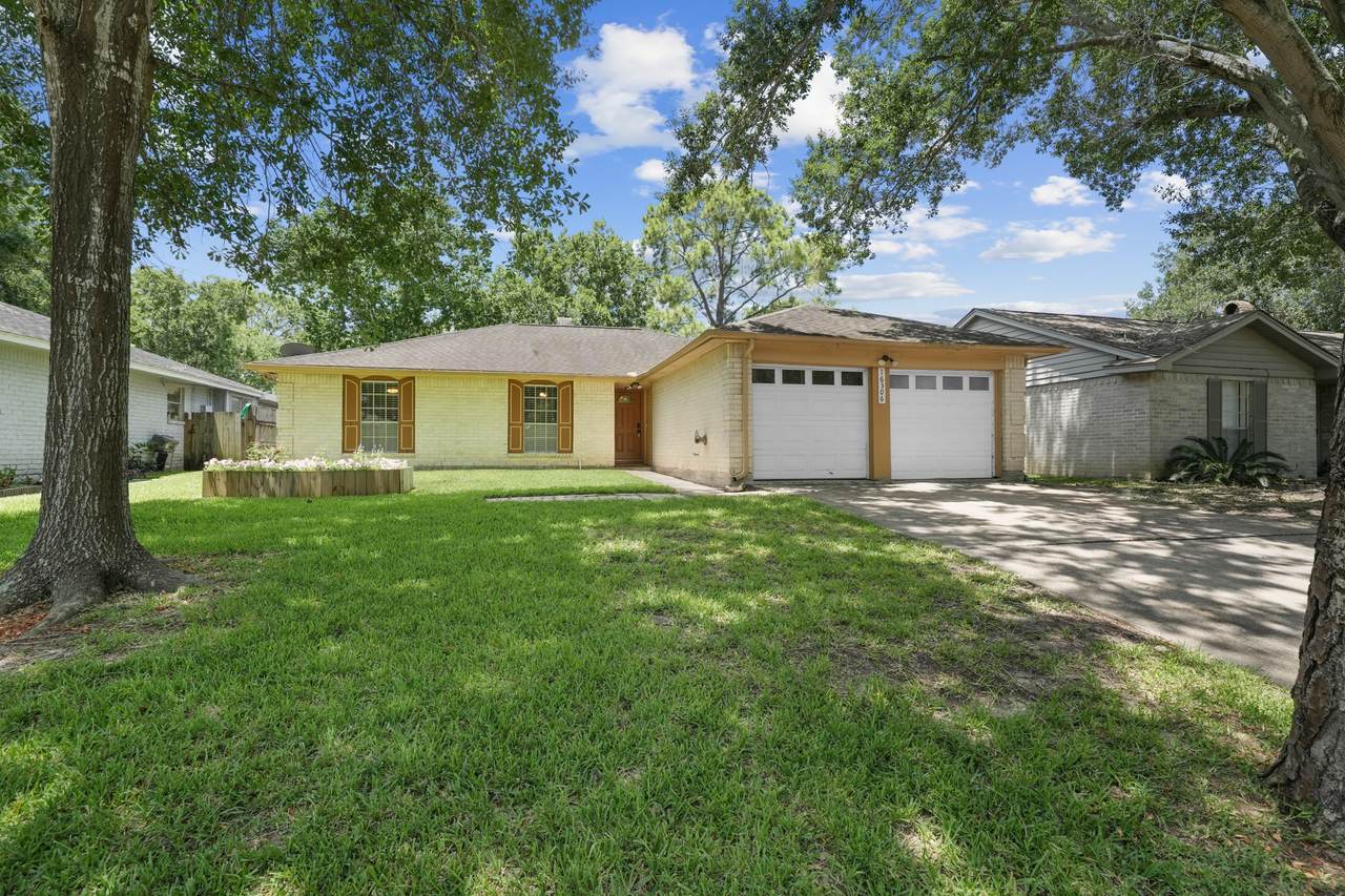 16306 Forest Bend Avenue - Photo 1