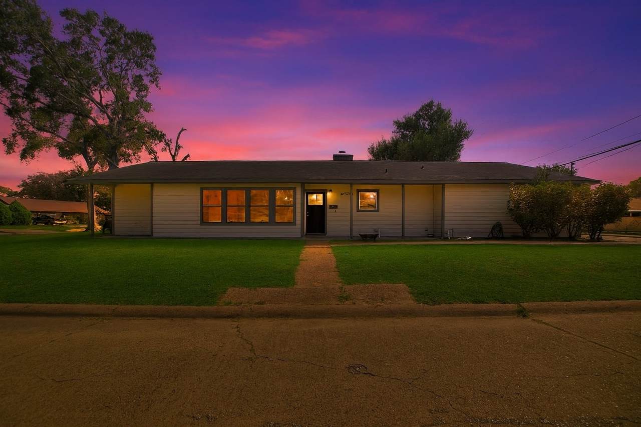 802 Littlejohn Court - Photo 1