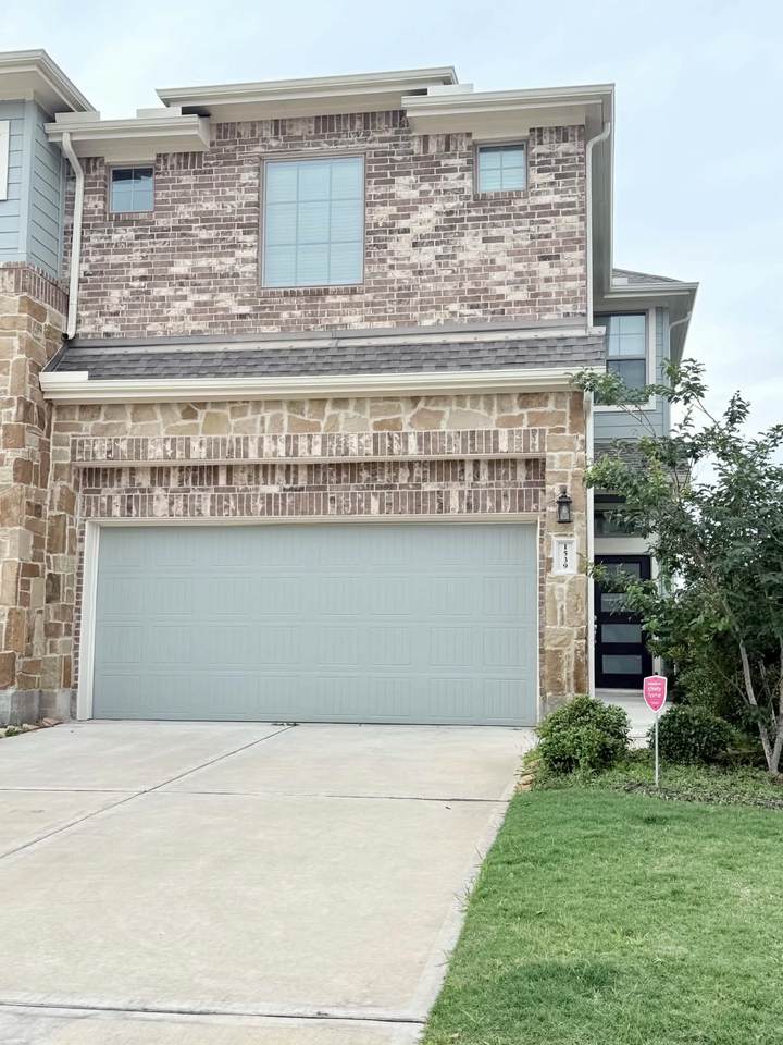 1539 Crystal Stream Drive - Photo 1