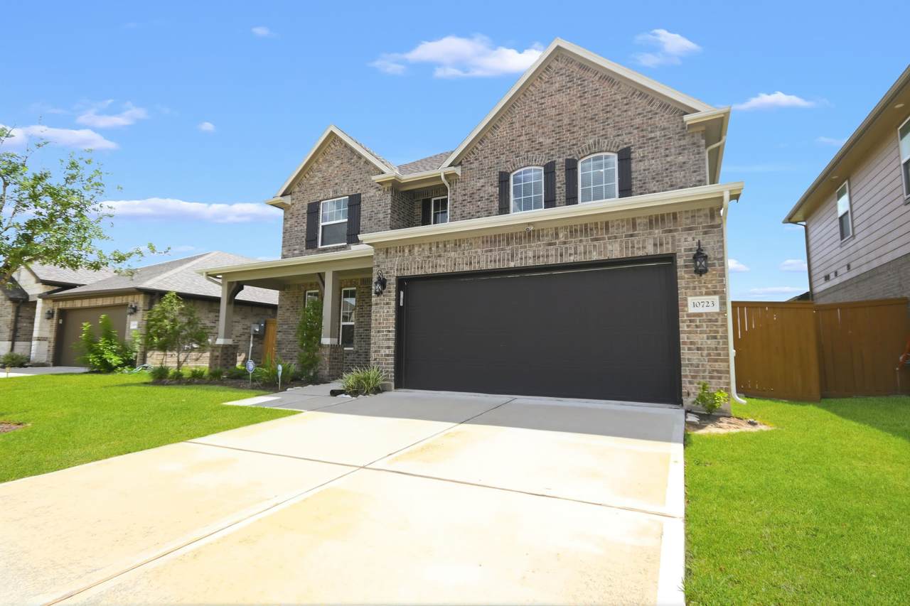 10723 Cliffs View Drive - Photo 1