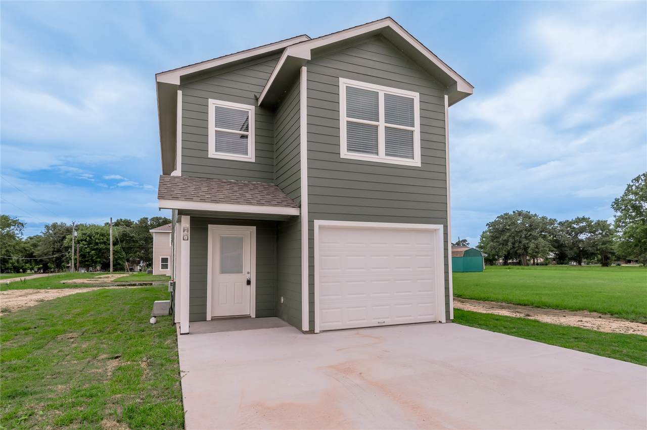 250 Shady Oaks Drive - Photo 1