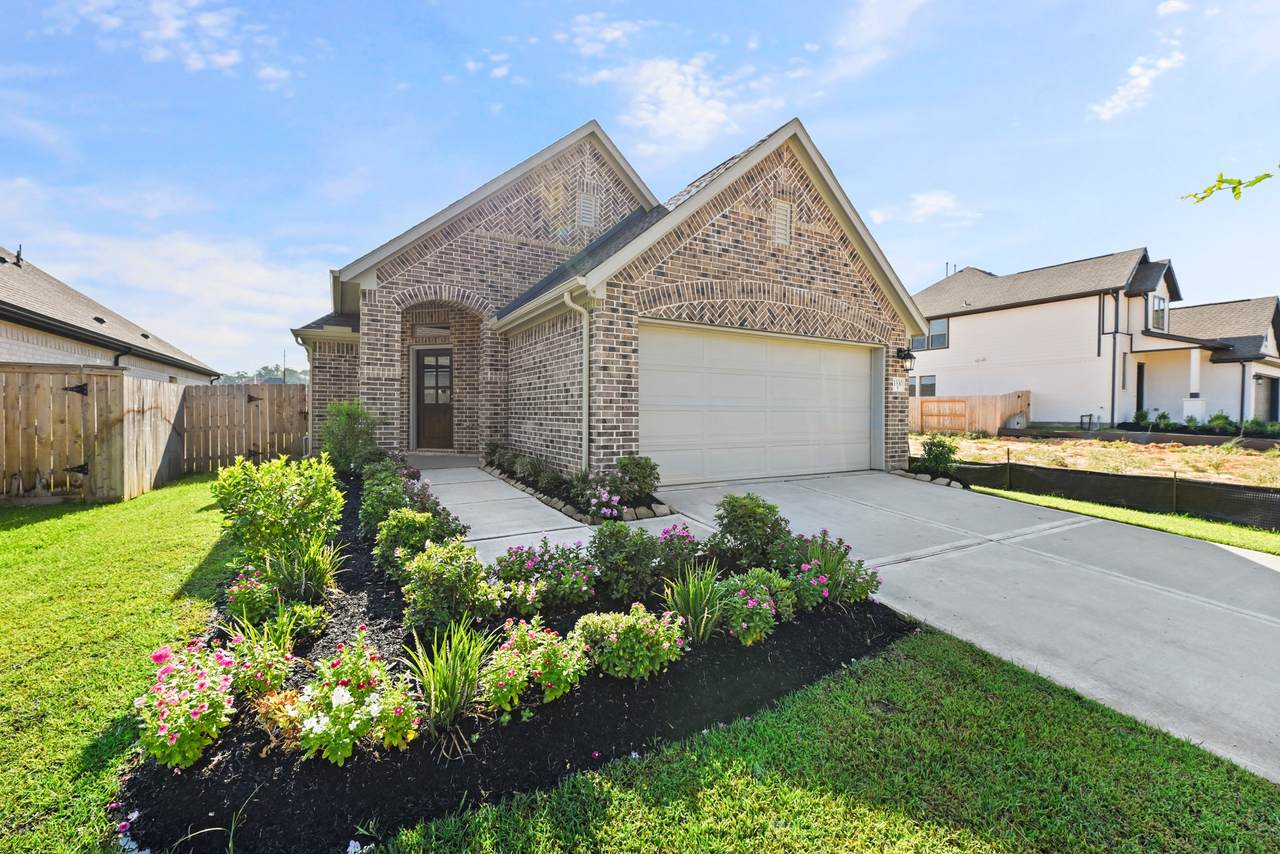 1330 Lakeside Creek Rd - Photo 1