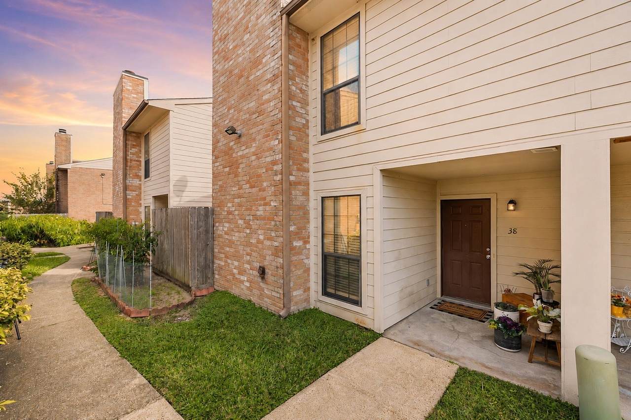 10912 Gulf Freeway - Photo 1