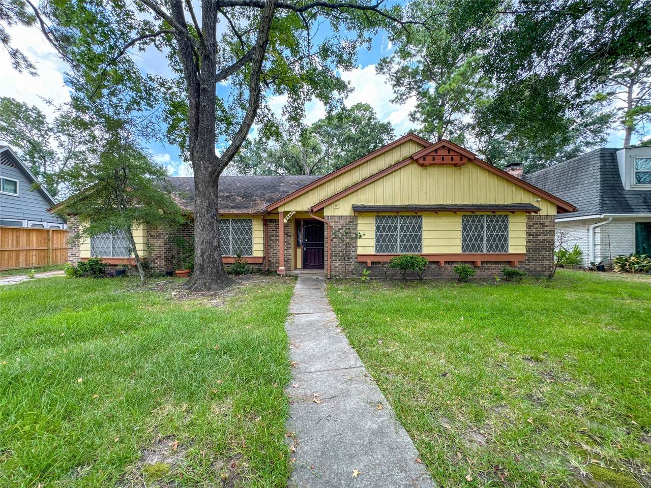 5907 Darkwood Drive - Photo 1