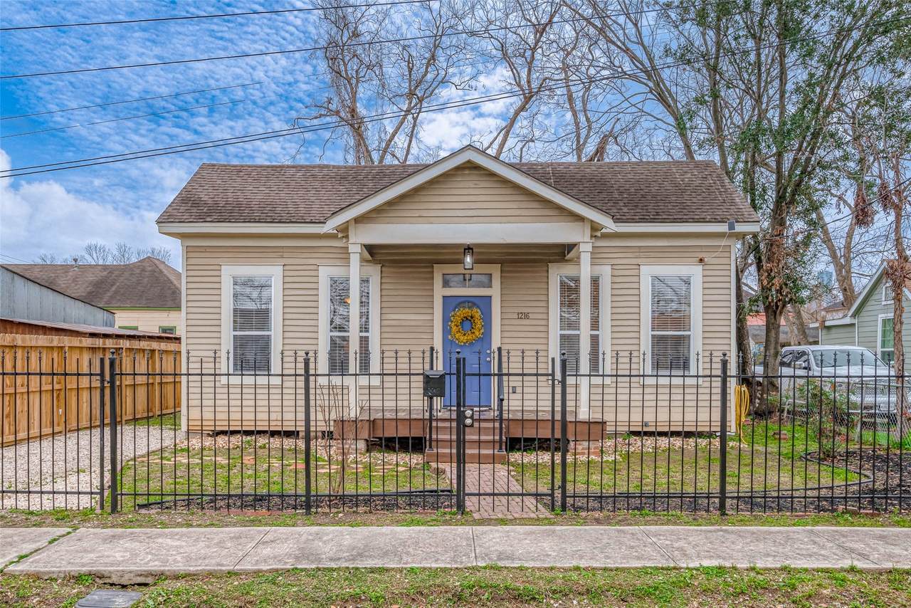 1216 Campbell Street - Photo 1