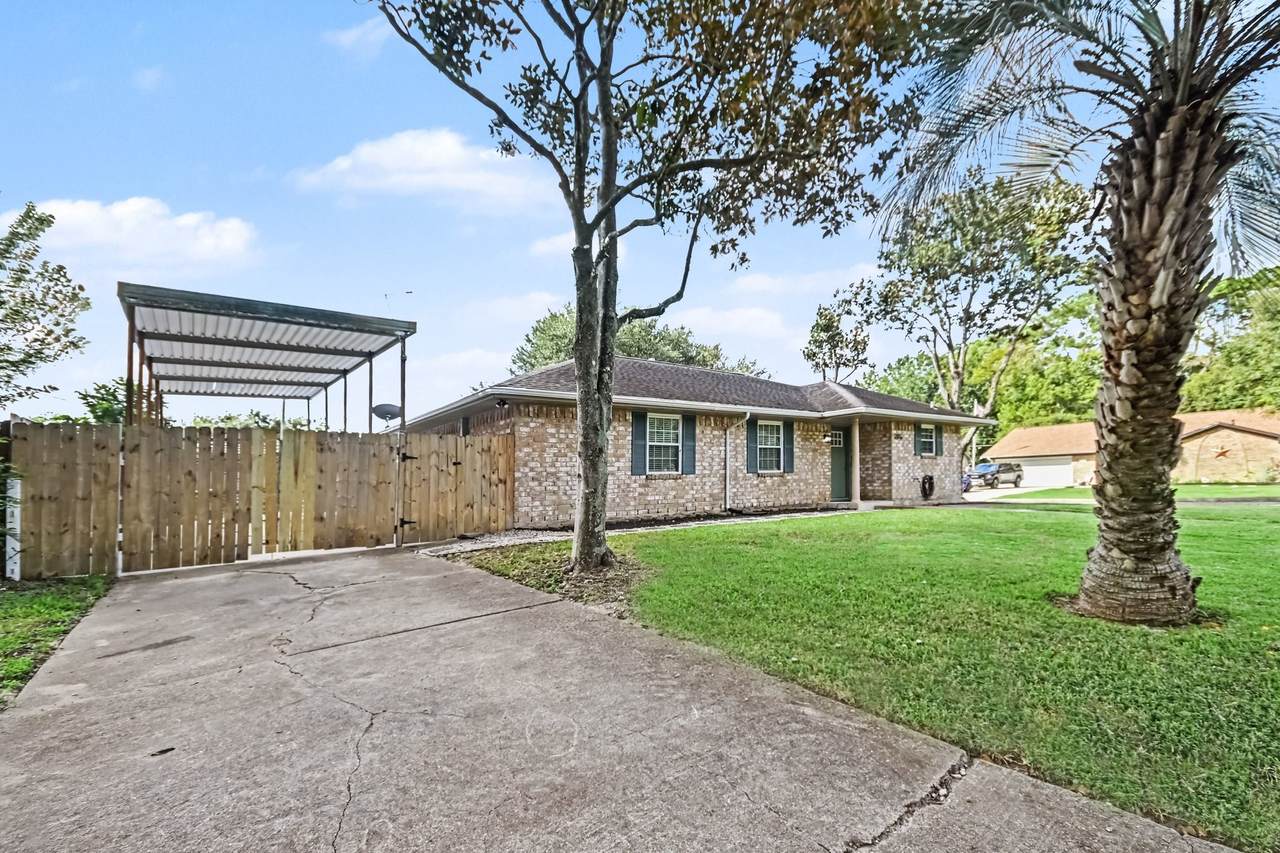 2010 Tanglebriar Lane - Photo 1