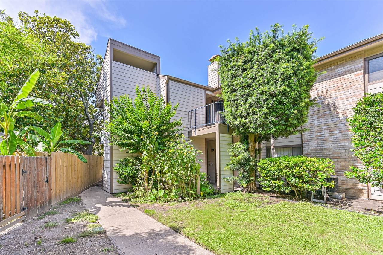 7106 Holiday Drive - Photo 1