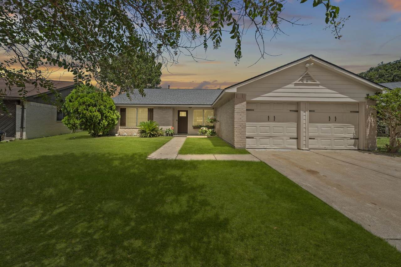 20010 Crazy Horse Circle Drive - Photo 1