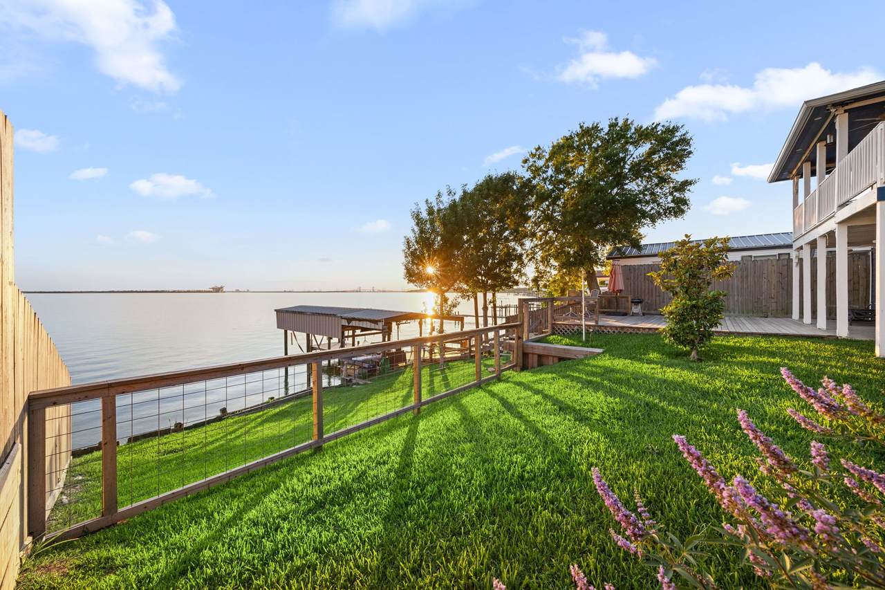 3114 Bay Oaks Harbor Drive - Photo 1