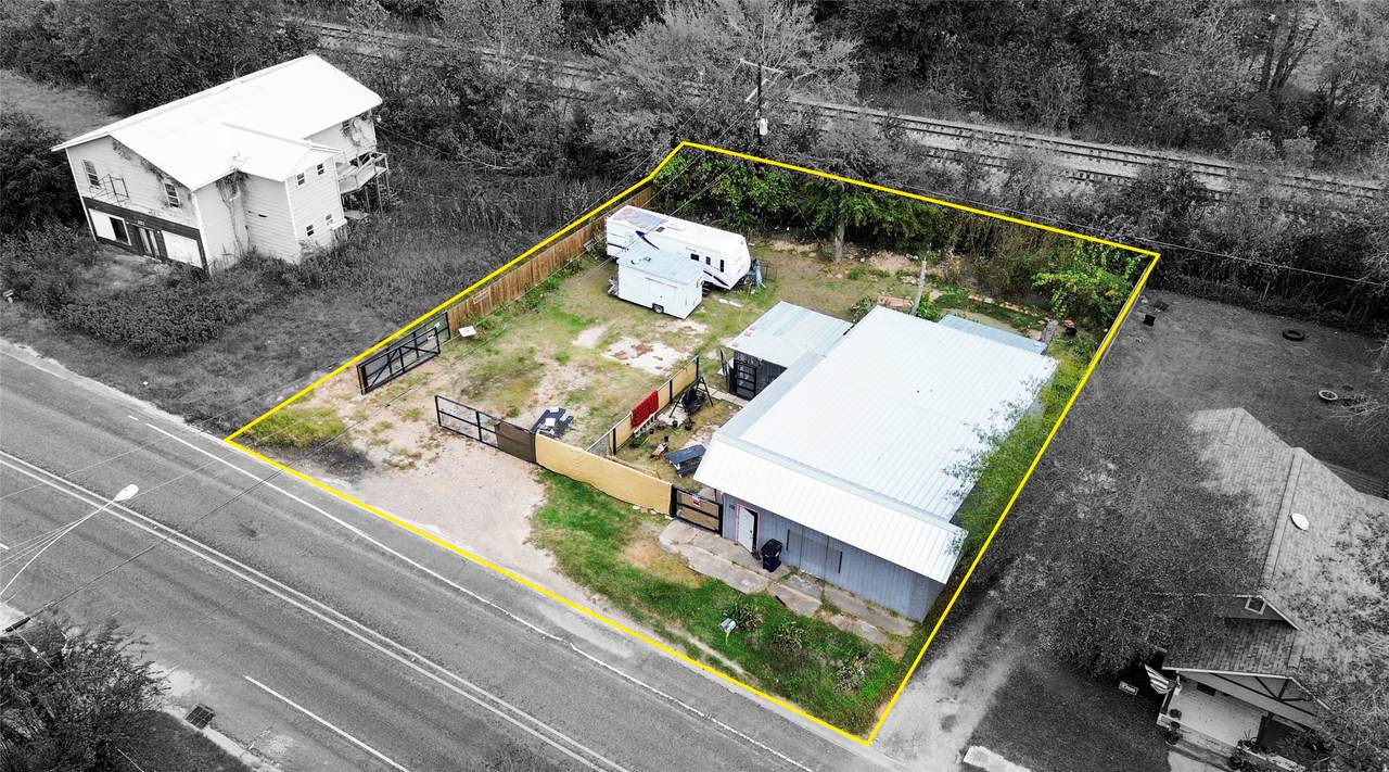 319 Robb Street - Photo 1