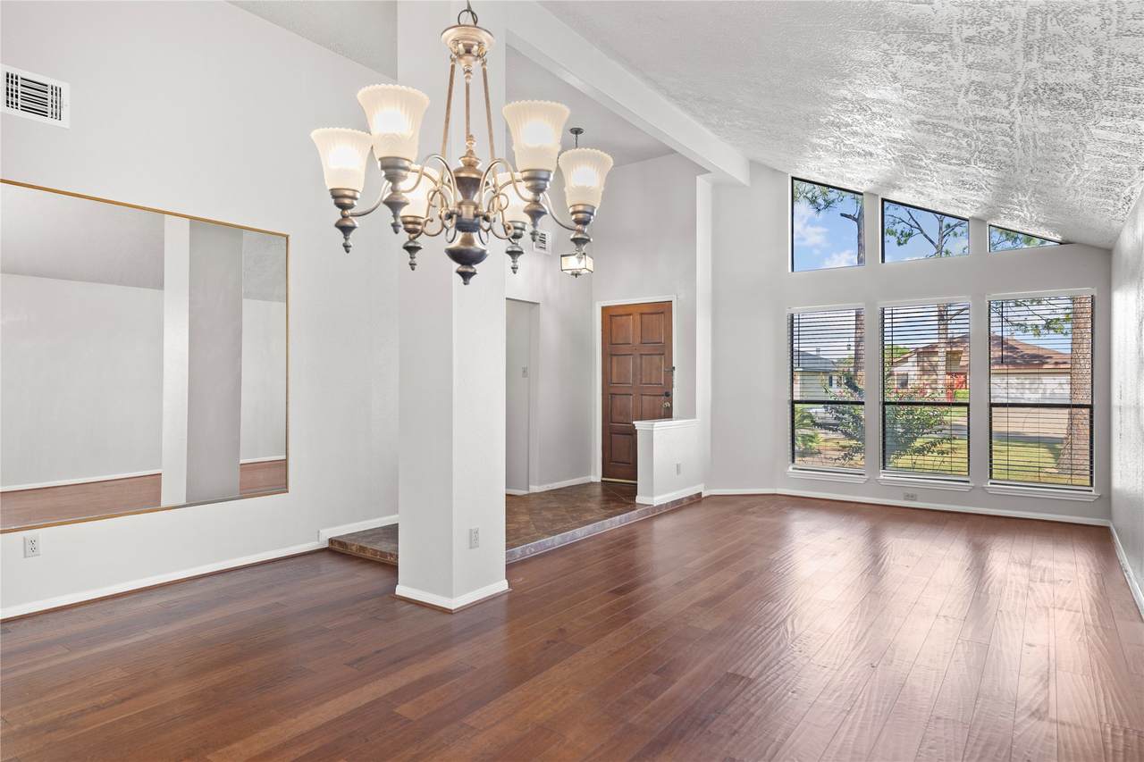 8118 Vista Del Sol Drive - Photo 1