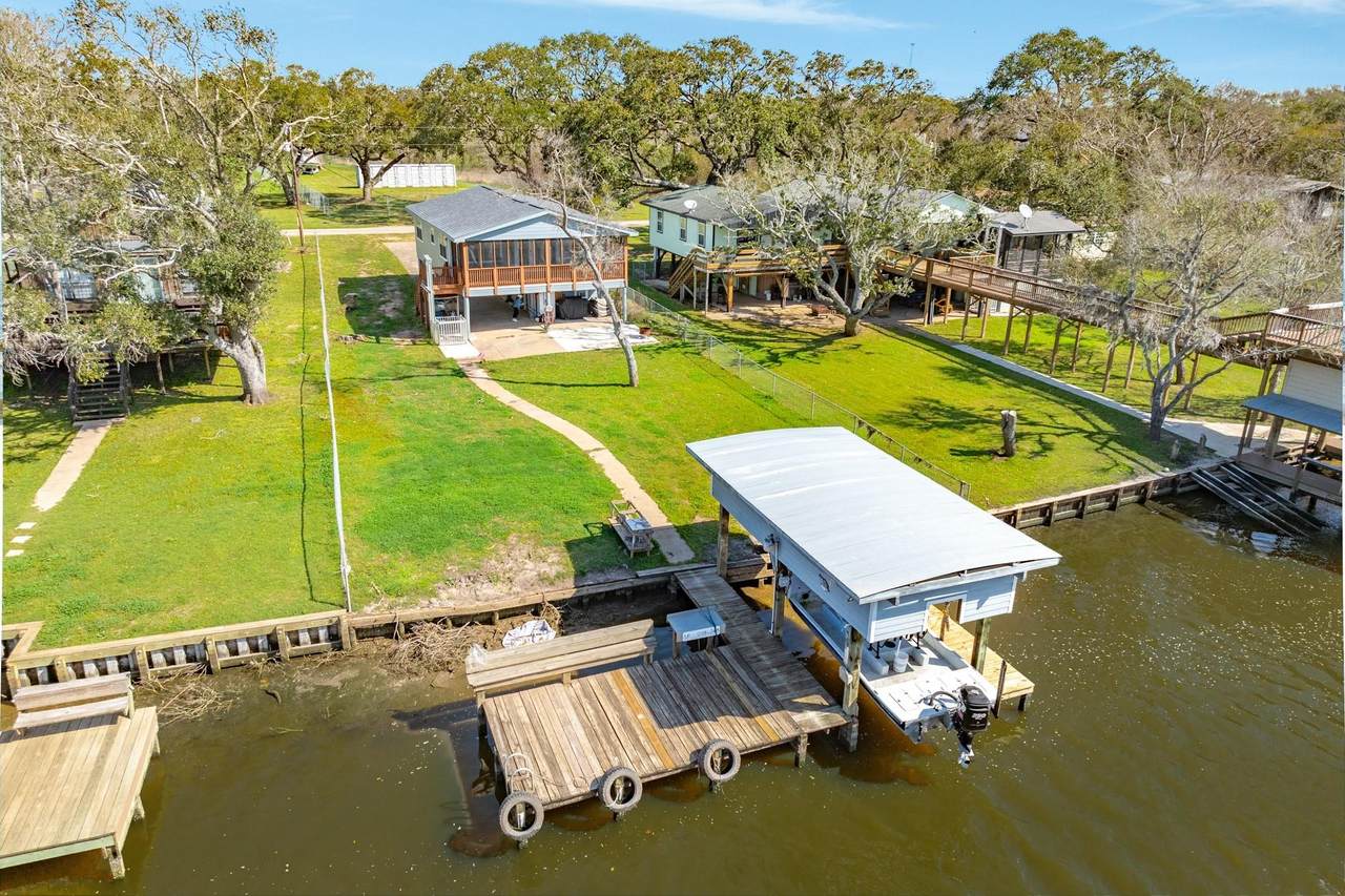 1331 Private Road 652 - Photo 1