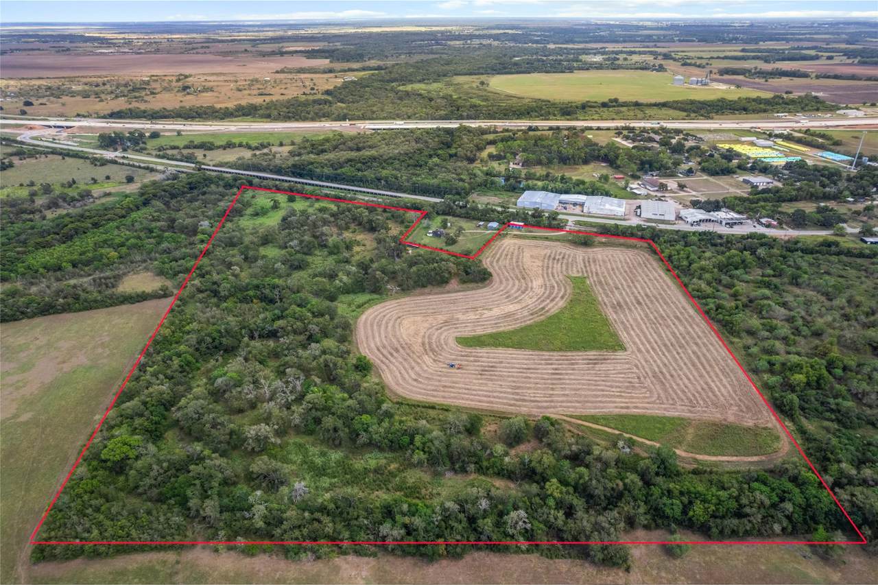 8321 Us-59 - Photo 1