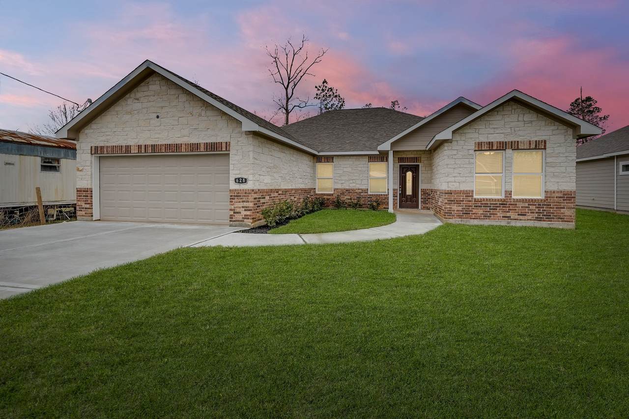 628 County Road 3414 - Photo 1