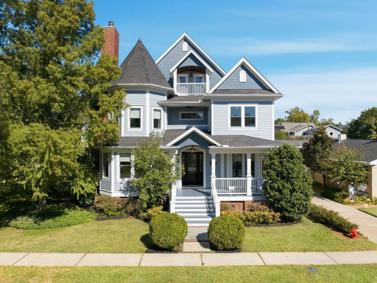 607 15th Street - Photo 1