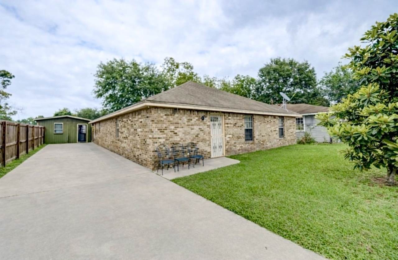 3807 Crandon Street - Photo 1