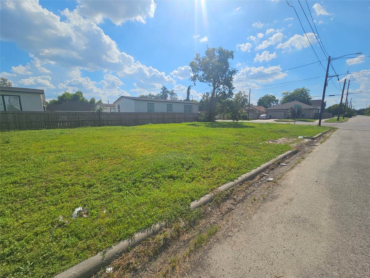 2602 Noble Street - Photo 1